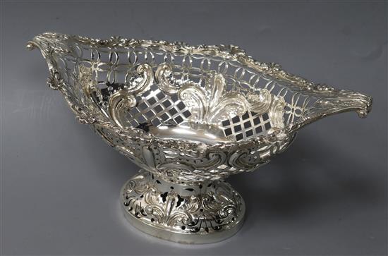 A George V ornate silver sweetmeat dish, approx 12oz